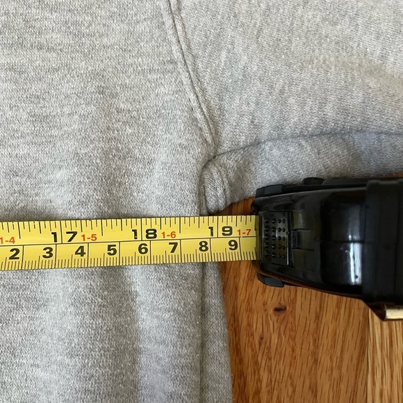 Brandy Melville - John Galt Cropped Raw Hem Crewneck California Sweatshirt - Picture 6 of 7